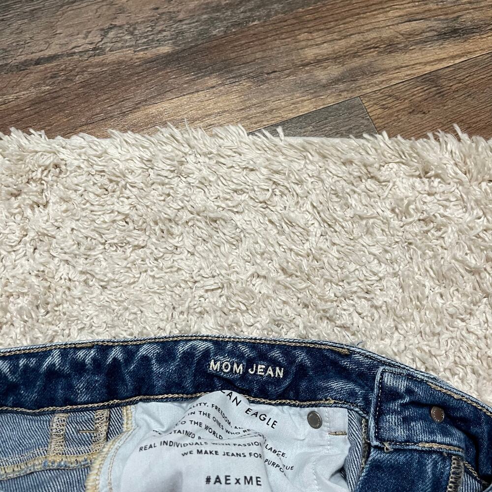 American Eagle Size 4 Regular Acid Wash Stretch Distressed High Rise Mom Jeans - Picture 7 of 8